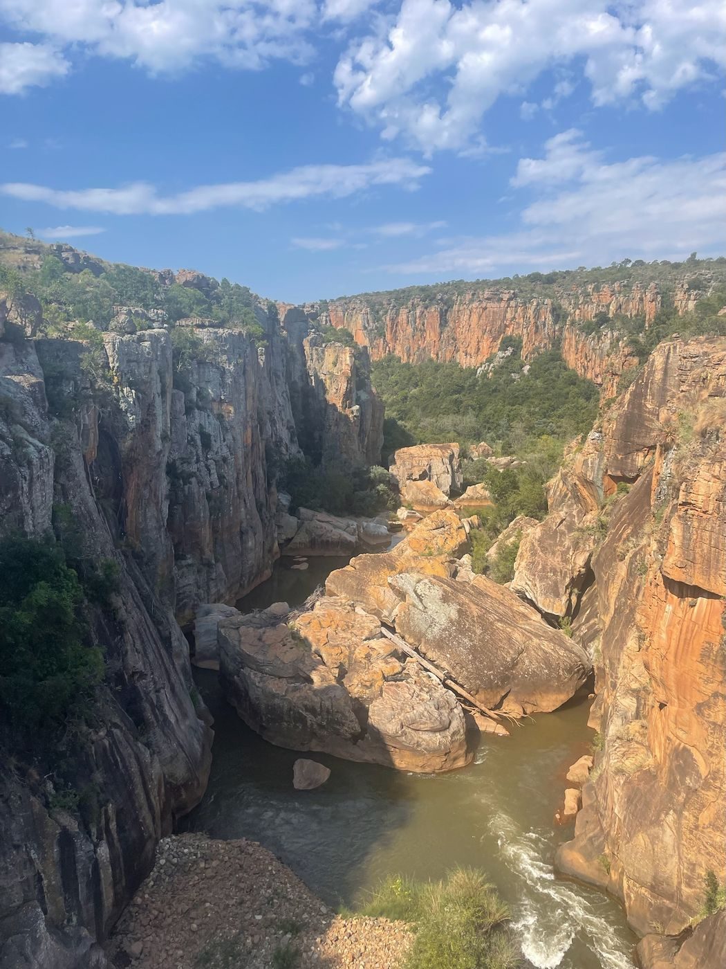 Le canyon de la Blyde River et ses falaises orangées