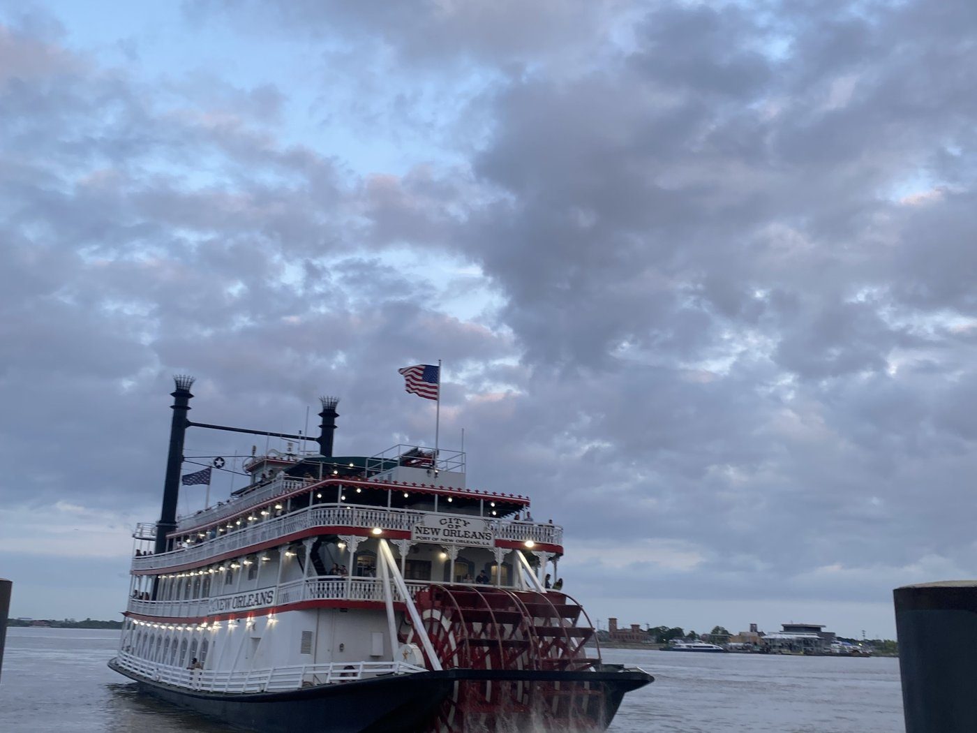 Le bateau à aubes sur le Mississippi