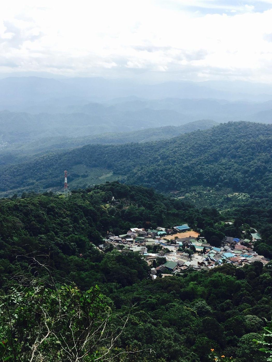 Les montagnes couvertes de forêt autour de Chiang Mai